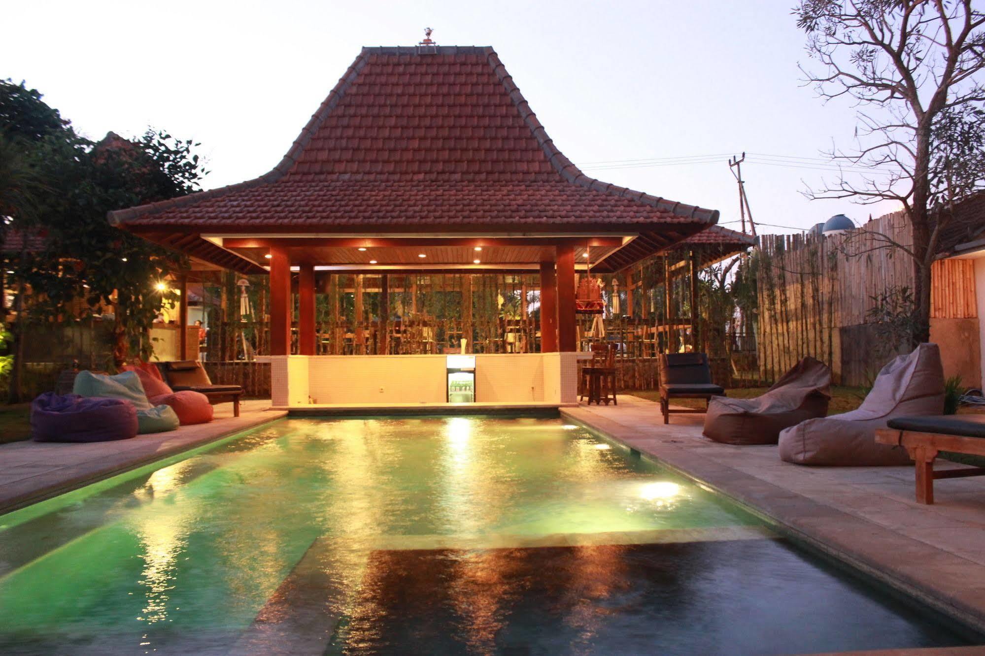 Hotel Premier Surf Camp Canggu Zewnętrze zdjęcie