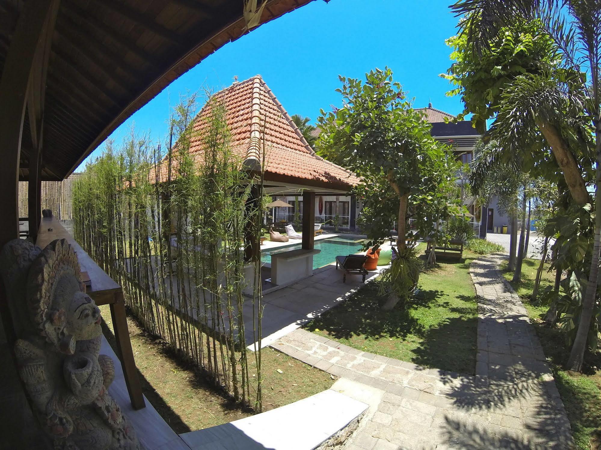 Hotel Premier Surf Camp Canggu Zewnętrze zdjęcie